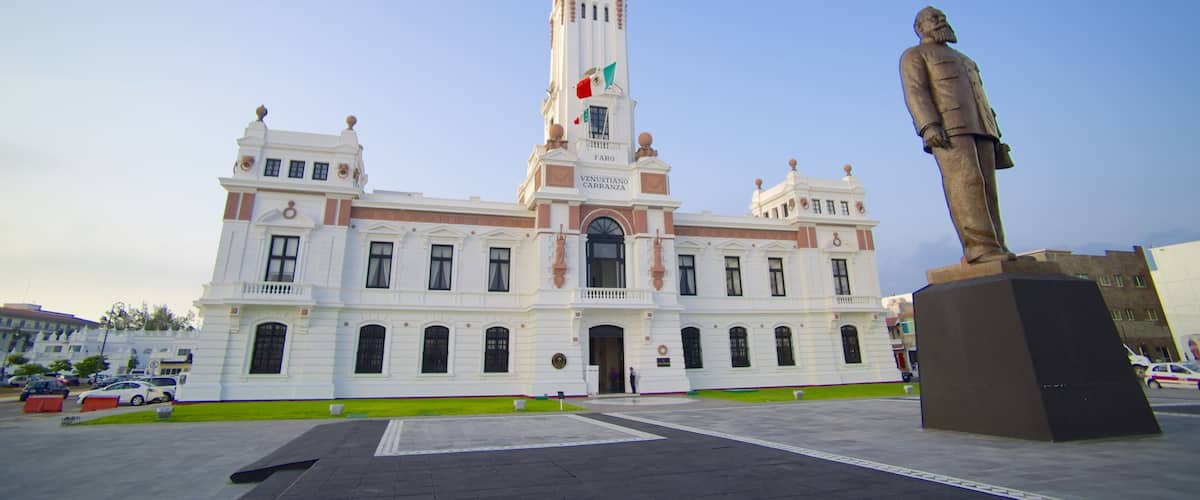 Carranza Lighthouse which includes a square or plaza, heritage architecture and a statue or sculpture