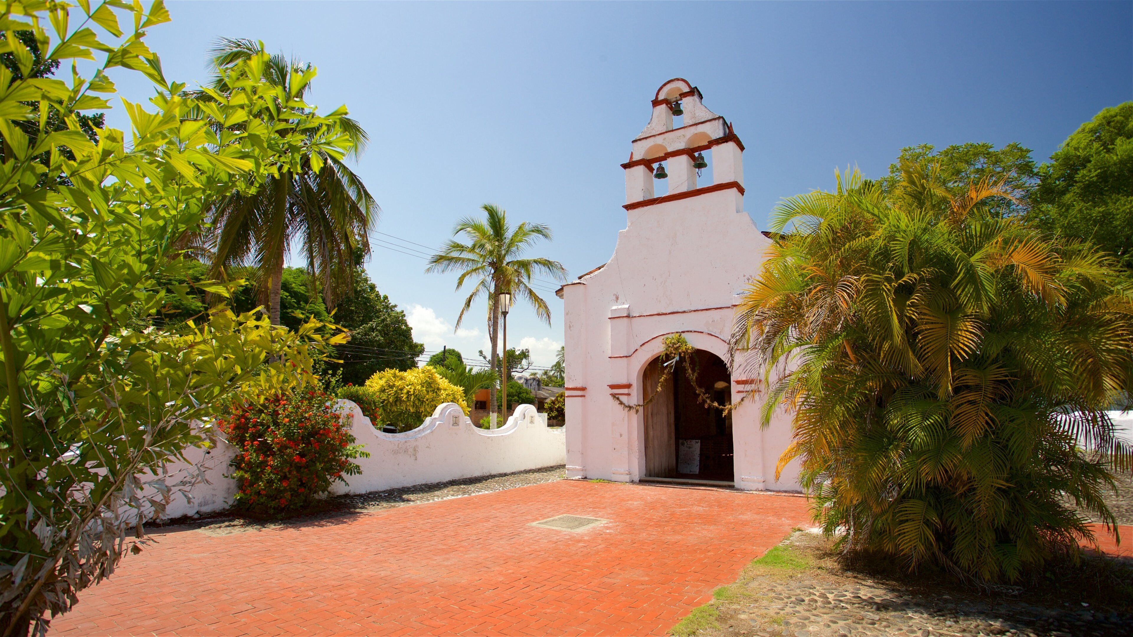 Ermita del Rosario Chapel featuring perintökohteet