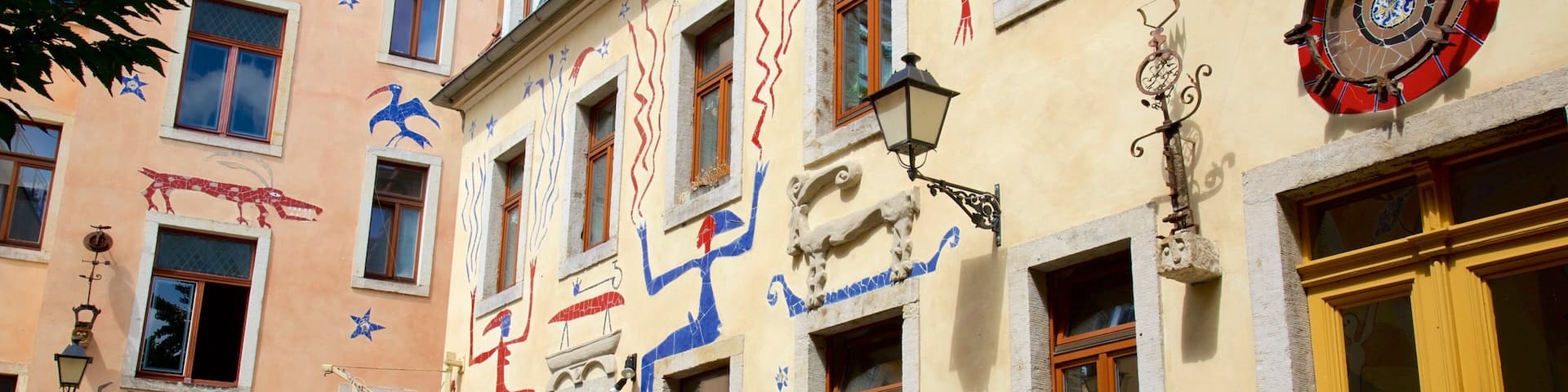 Kunsthof-Passage which includes outdoor art and street scenes