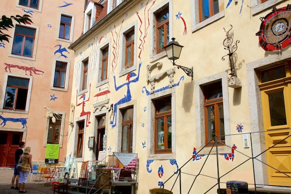 Kunsthofpassage welches beinhaltet Straßenszenen und Outdoor-Kunst