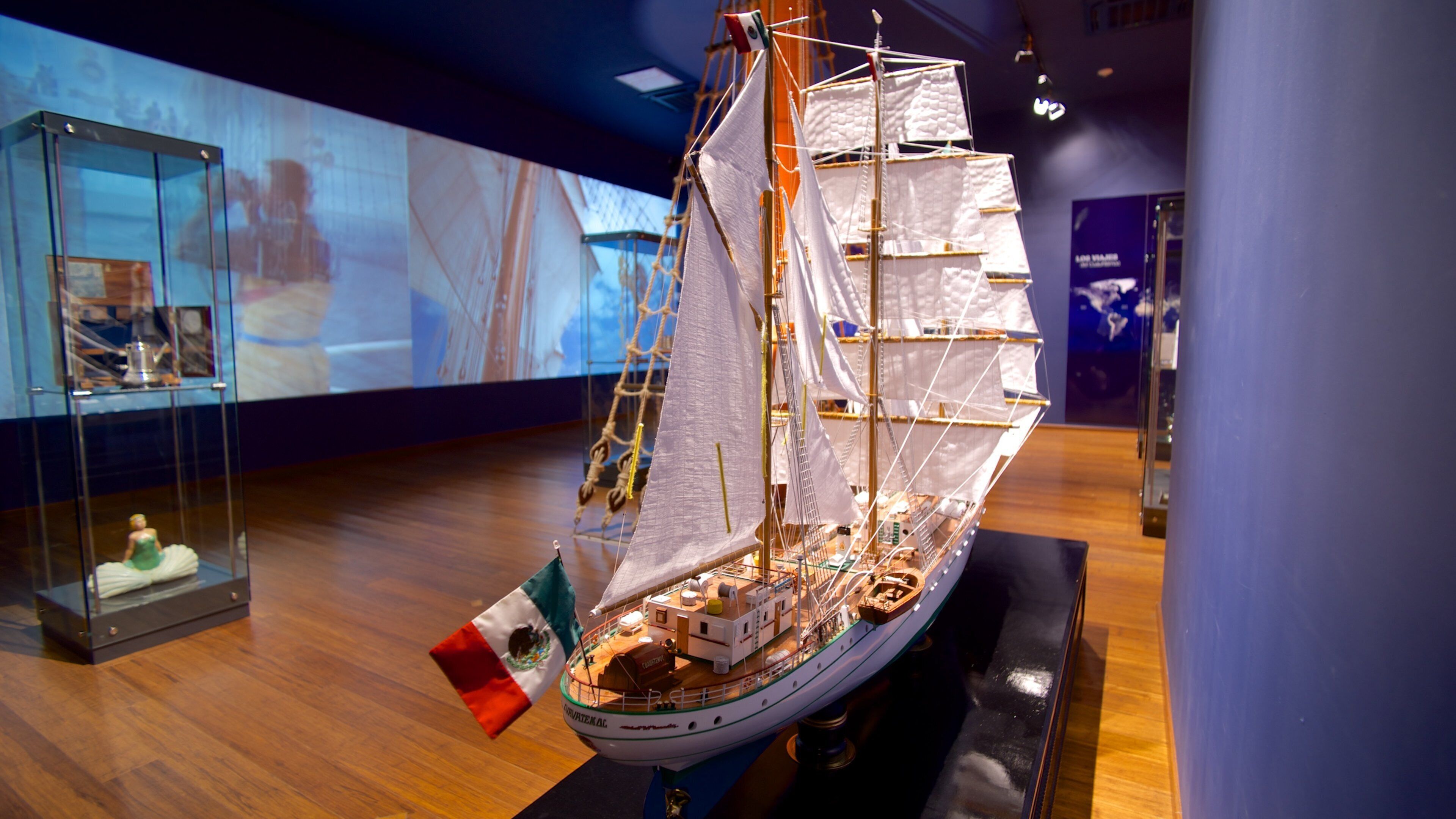 Museo Histórico Naval bevat interieur