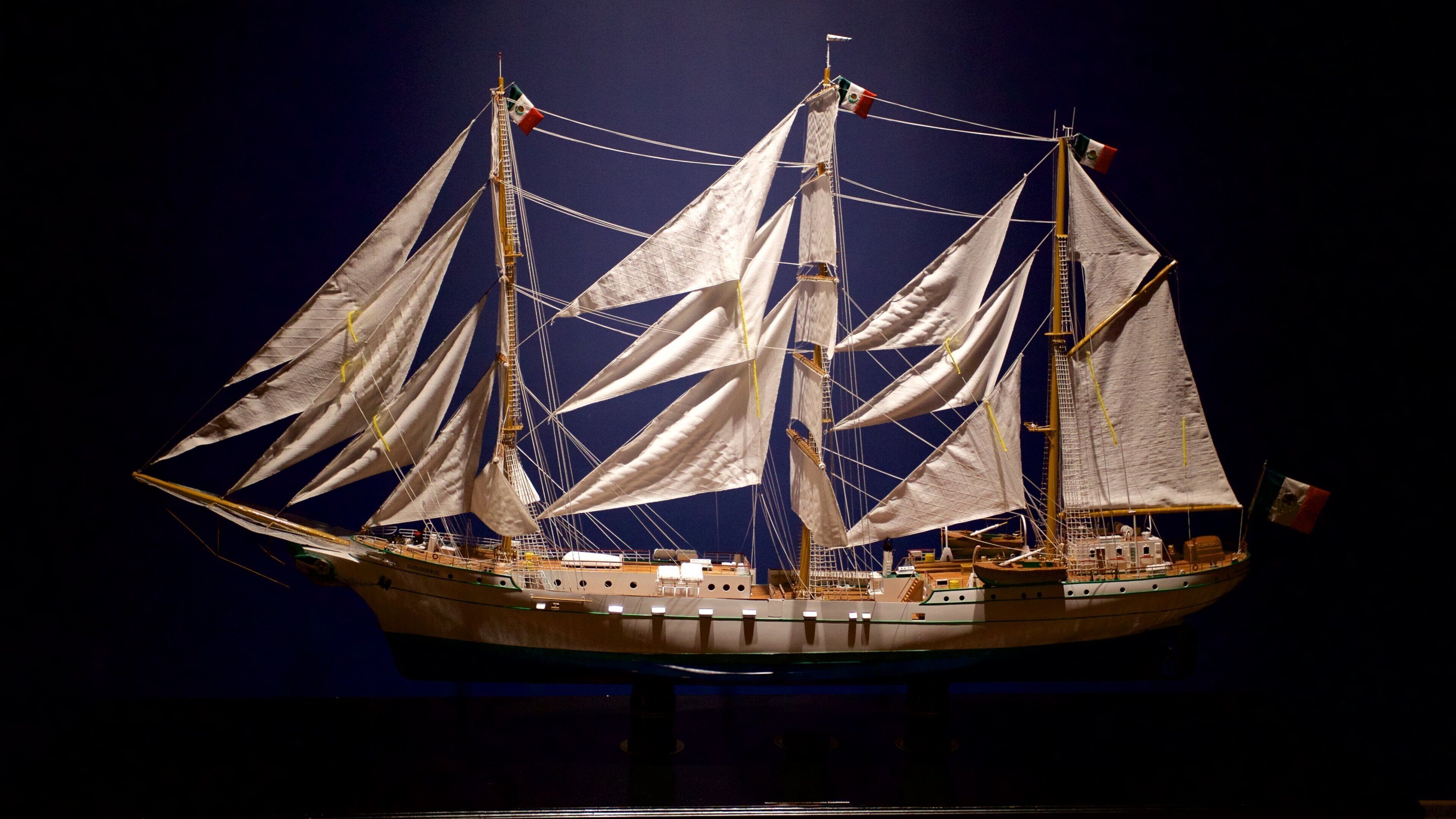 Museo Histórico Naval bevat interieur