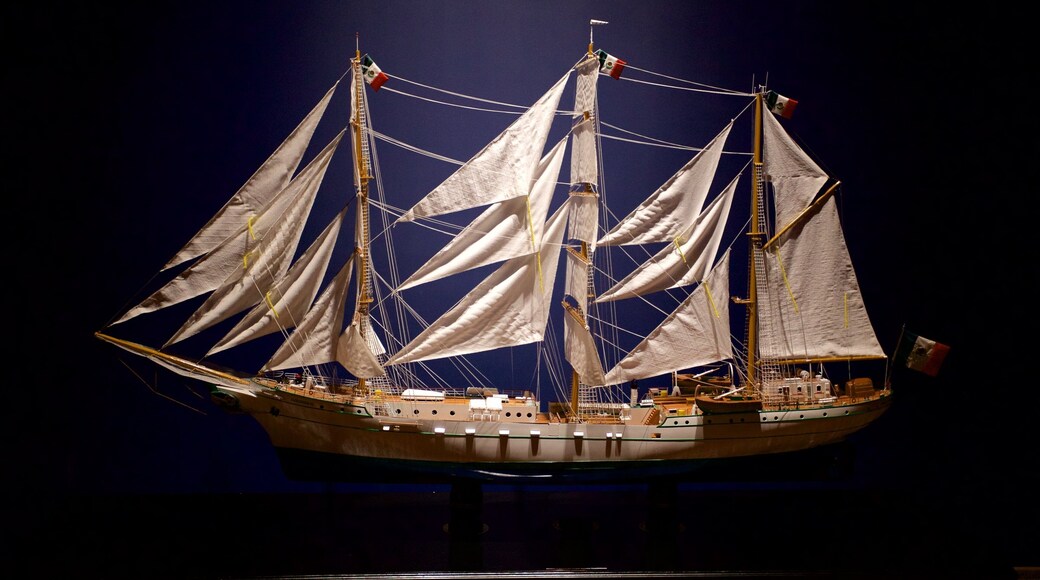 Museo Histórico Naval bevat interieur