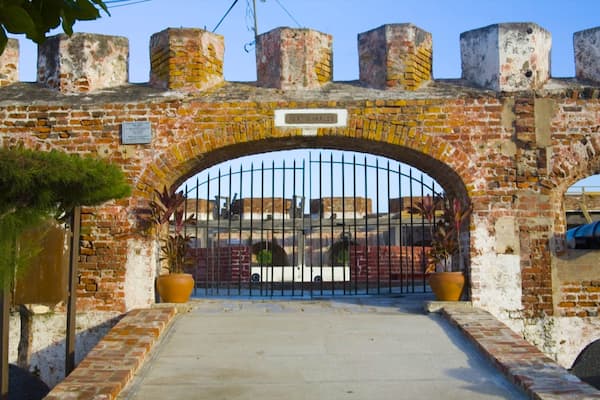 Fort Charles qui includes patrimoine historique et chĂąteau
