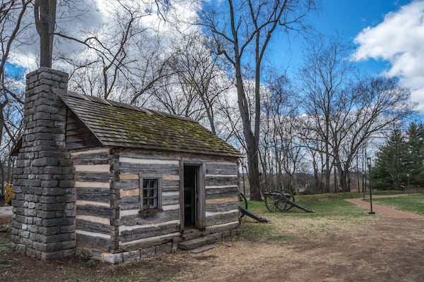Small wooden cottage with the cannons. Carter House State Historic Site. Franklin, Tennessee.