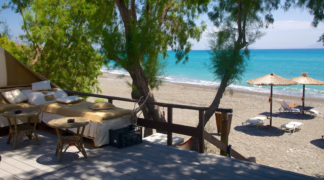 Strand Agios Fokas das einen Steinstrand