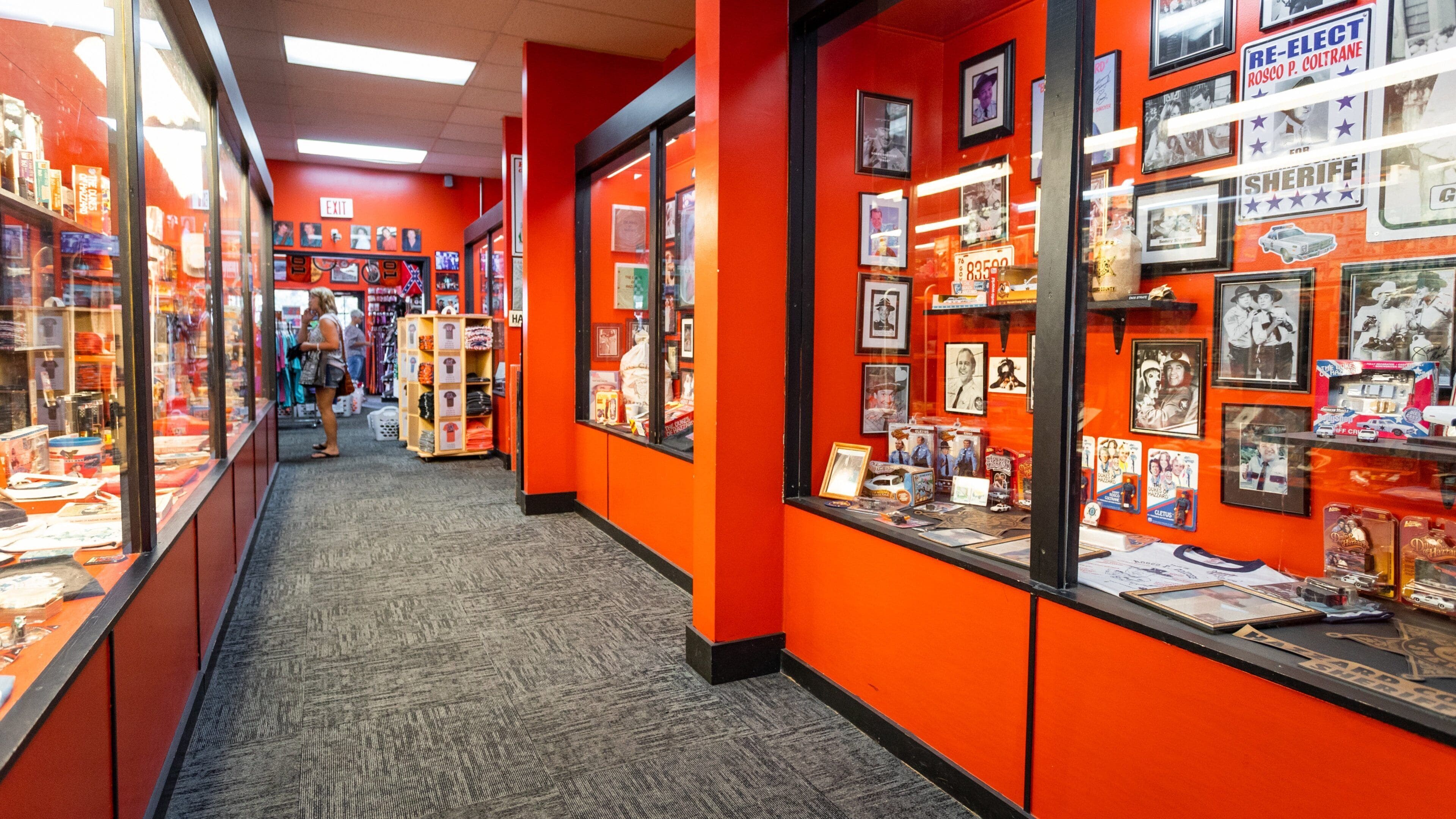 Cooter\'s Nashville showing interior views