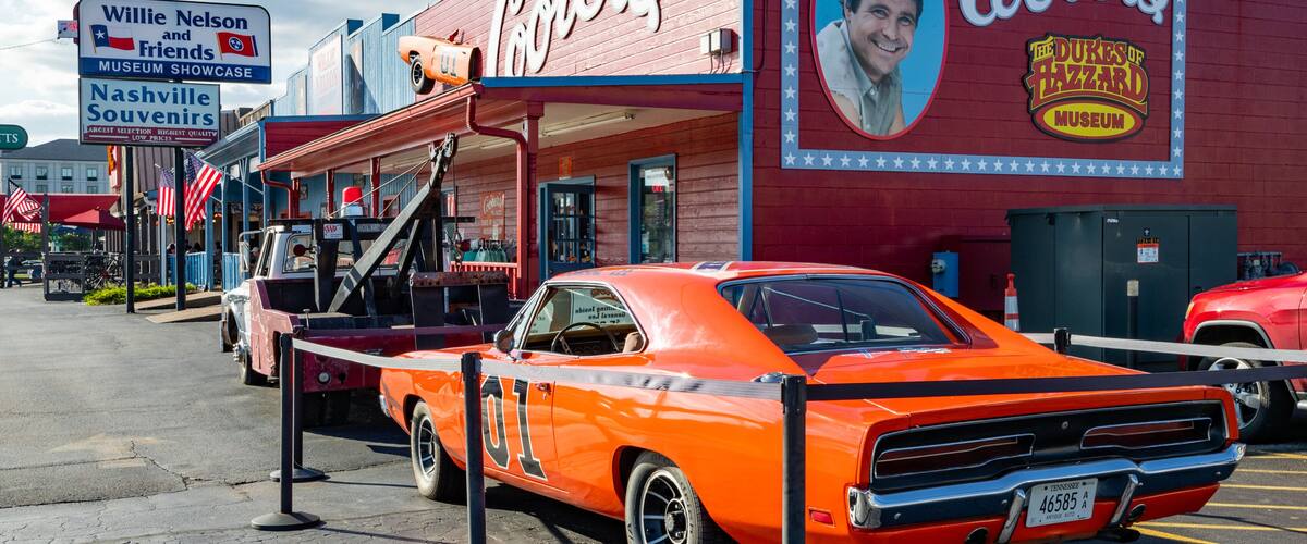 Cooter\'s Place showing signage and heritage elements