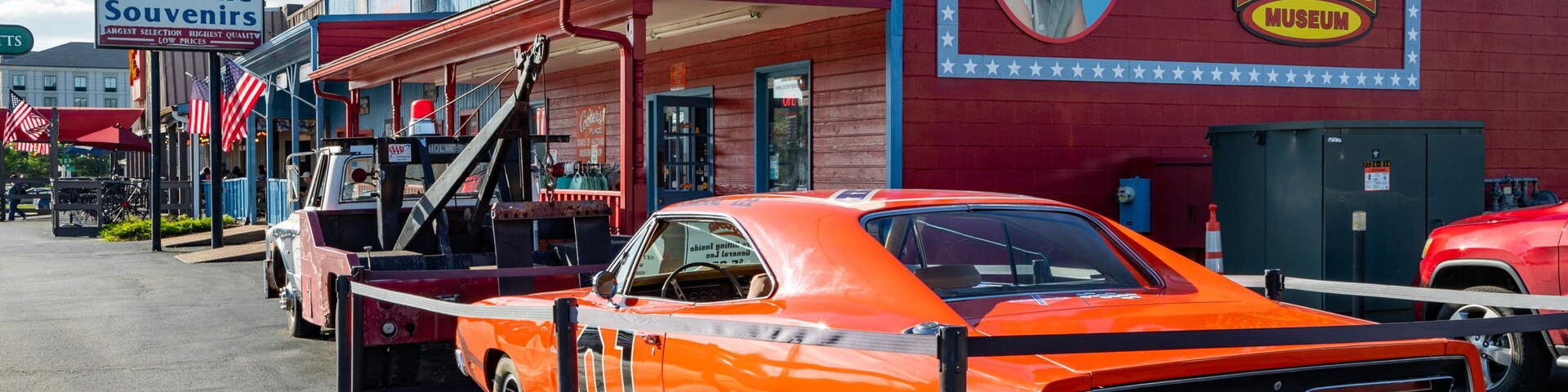 Cooter\'s Place showing signage and heritage elements