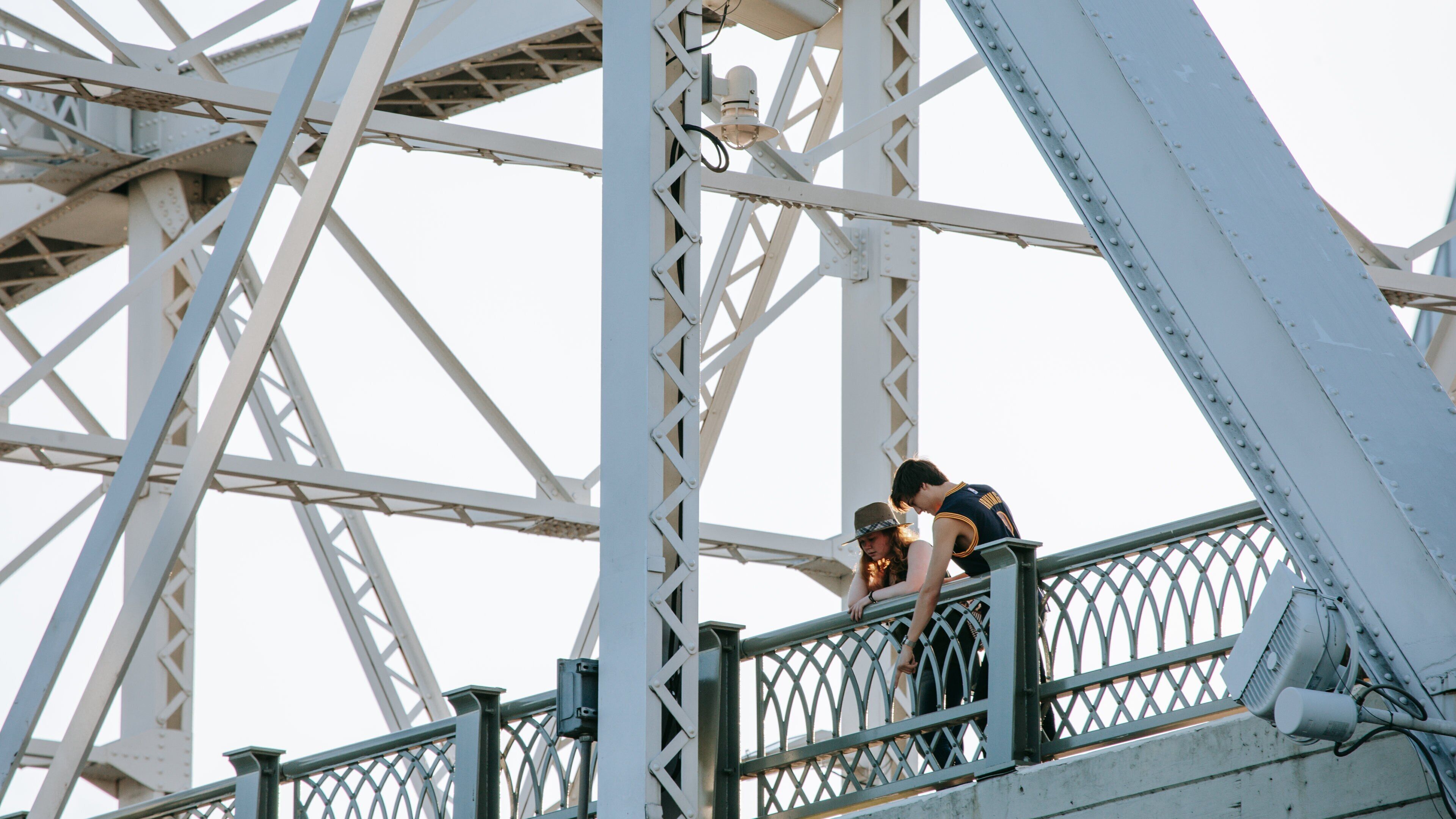 Cumberland Park showing a bridge as well as a couple