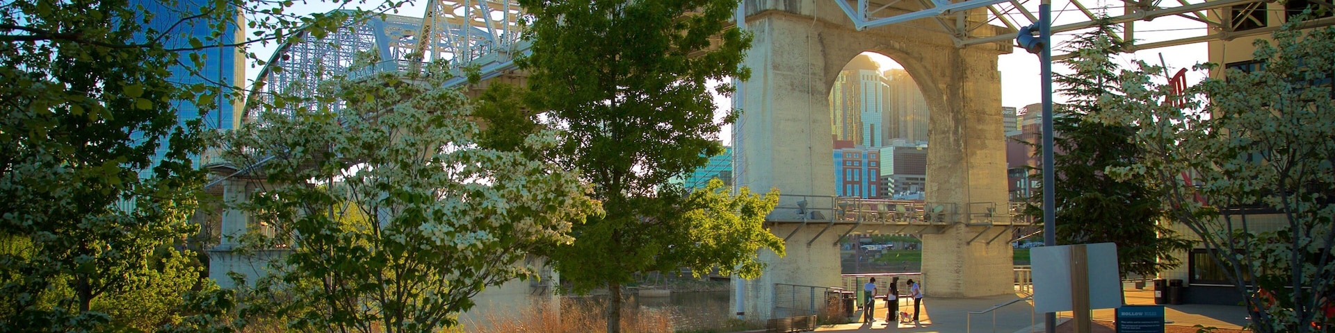 坎伯蘭公園 设有 橋樑, 城市 和 夕陽