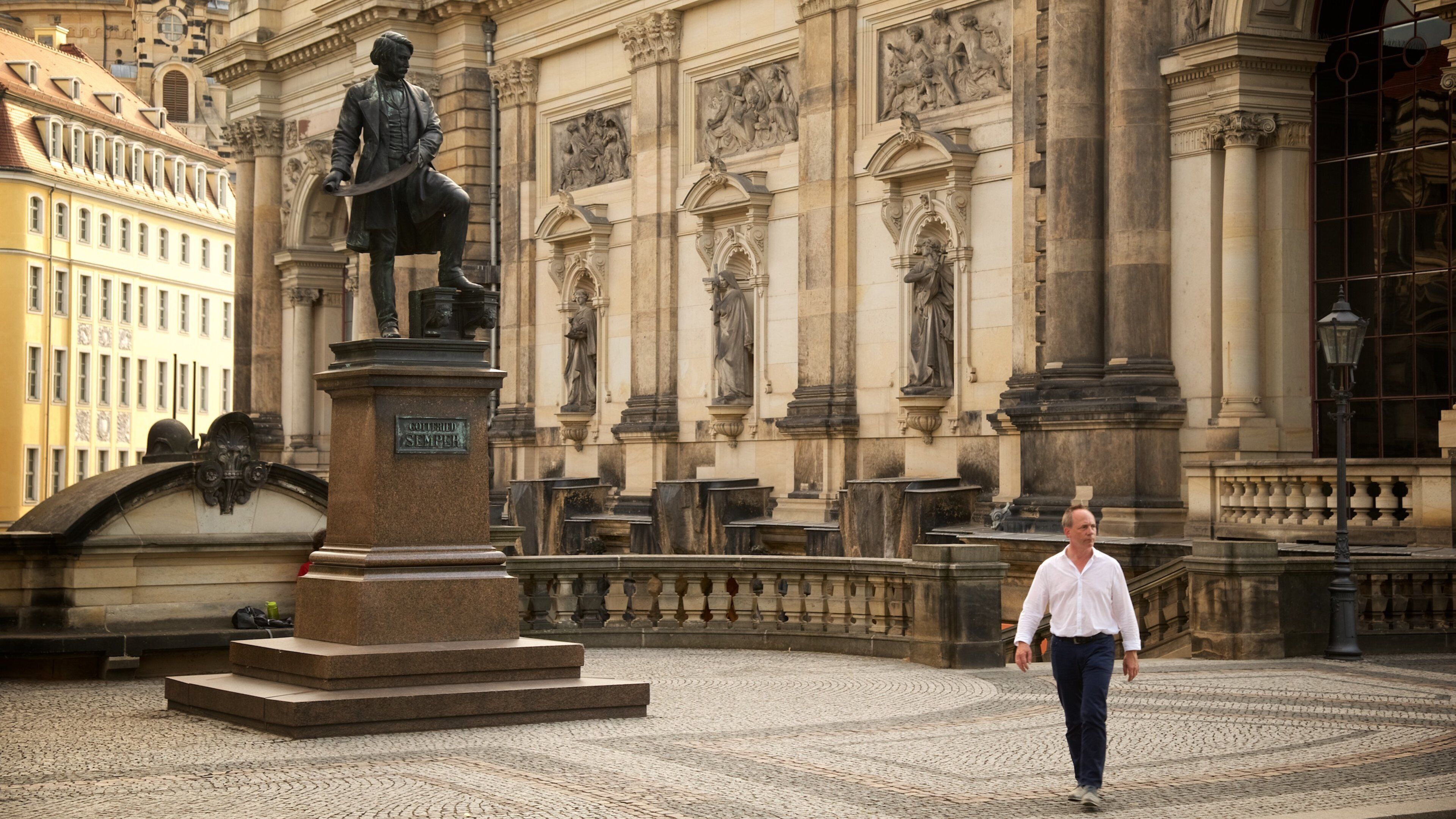 Festung Dresden featuring heritage elements, a square or plaza and a statue or sculpture