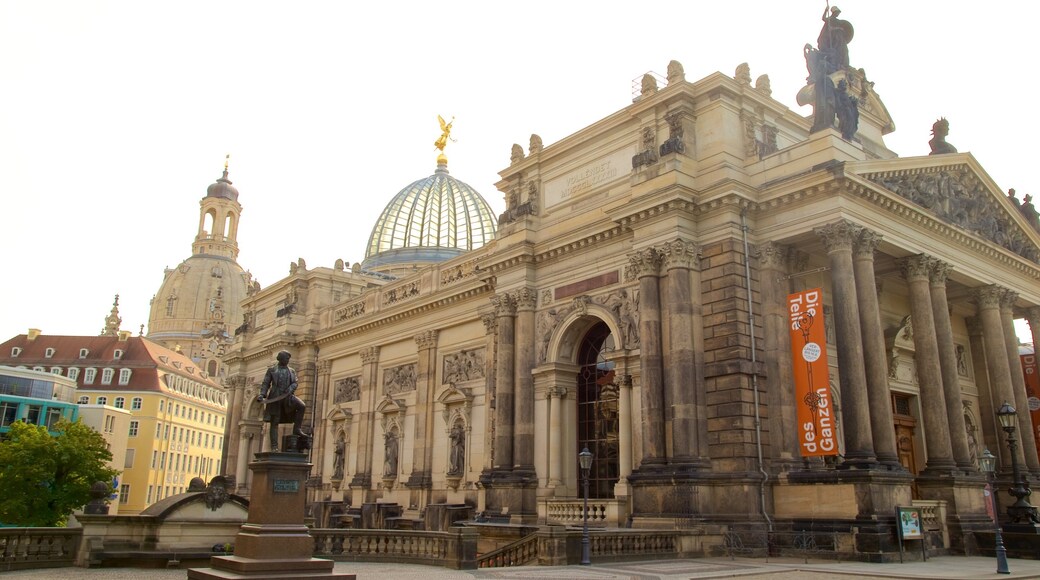 Festung Dresden which includes heritage elements and street scenes