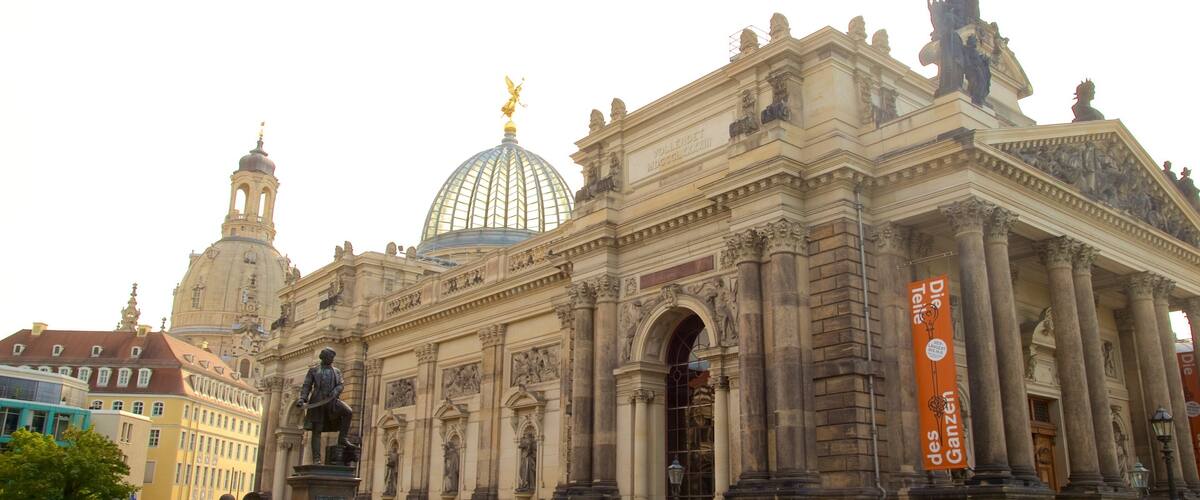 Festung Dresden showing street scenes and heritage elements
