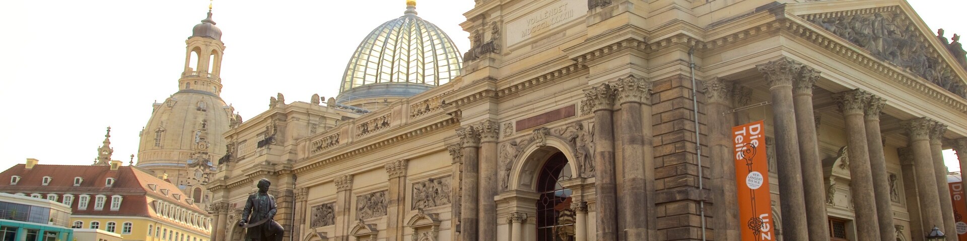 Festung Dresden showing street scenes and heritage elements