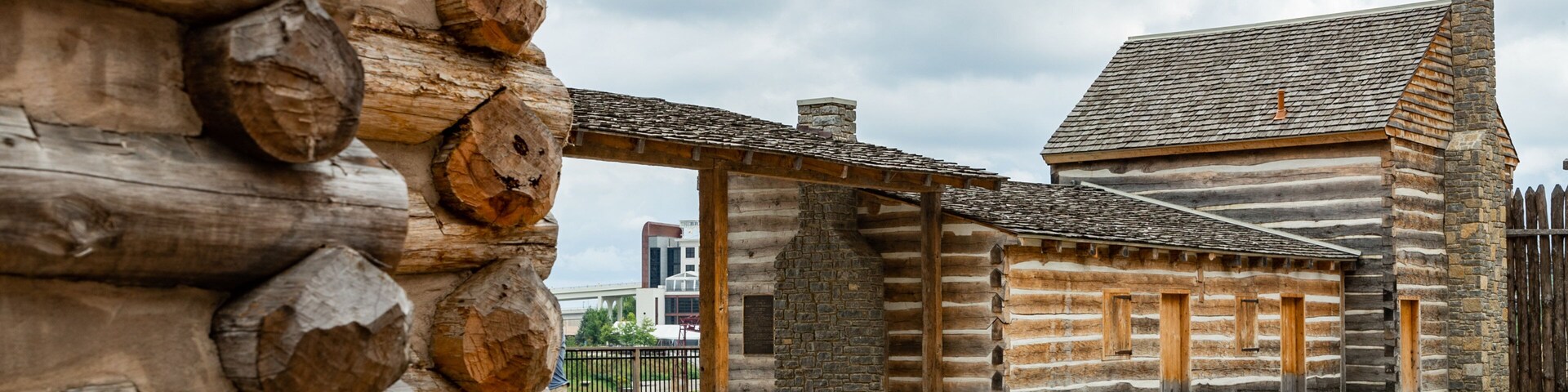 Fort Nashborough showing a small town or village and heritage architecture
