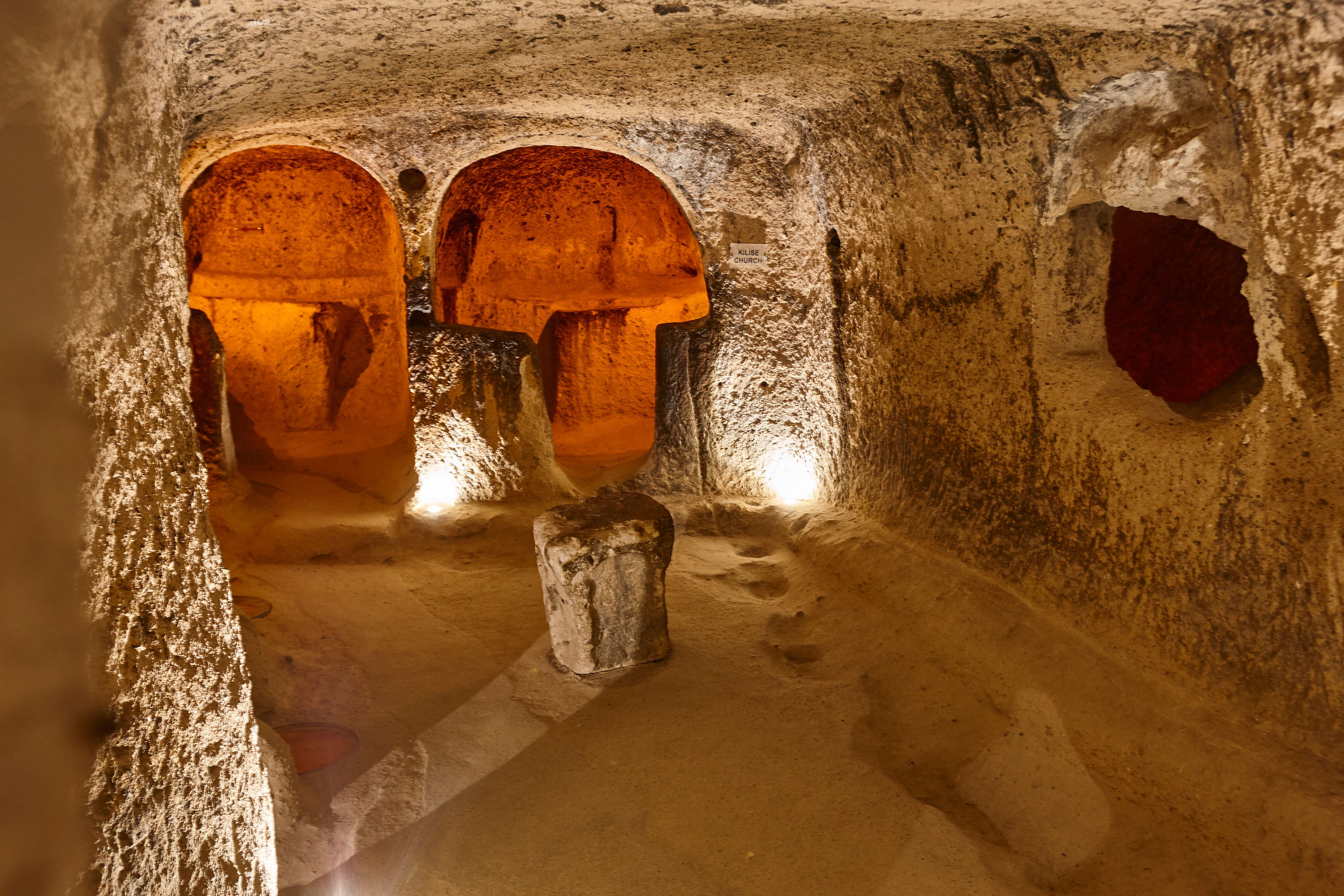 An underground passage with arched ceilings and a central pillar.
