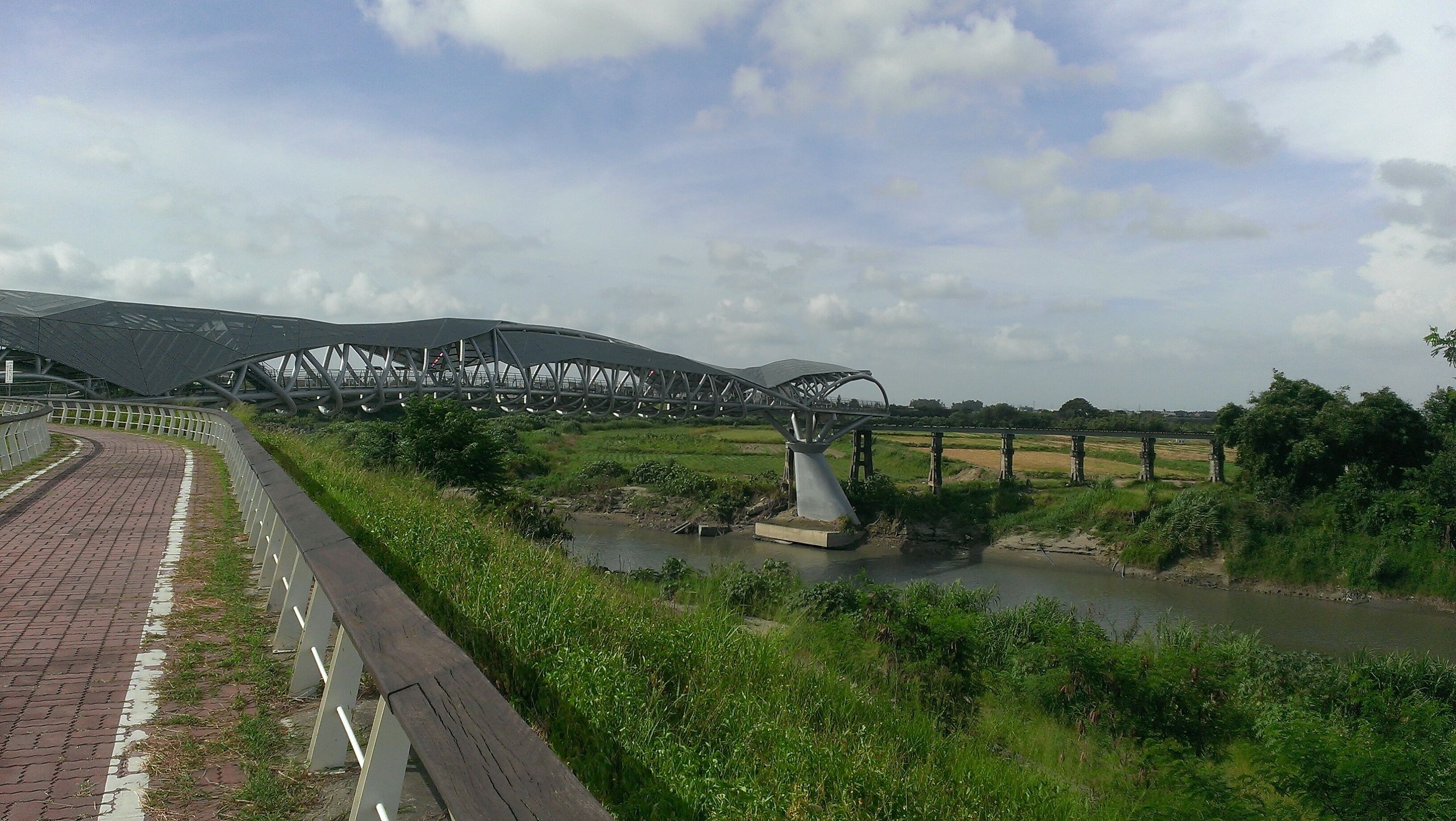 北港復興鐵橋與北岸新建的跨北港溪人行陸橋