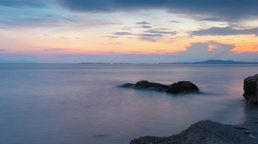 Sunset colors during the blue hour in Fanari, Rodopi, Greece.
Small village by the sea.
#komotini #greece #fanari #likealocal #sunset #bluehour