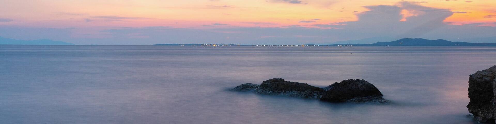 Sunset colors during the blue hour in Fanari, Rodopi, Greece.
Small village by the sea.
#komotini #greece #fanari #likealocal #sunset #bluehour