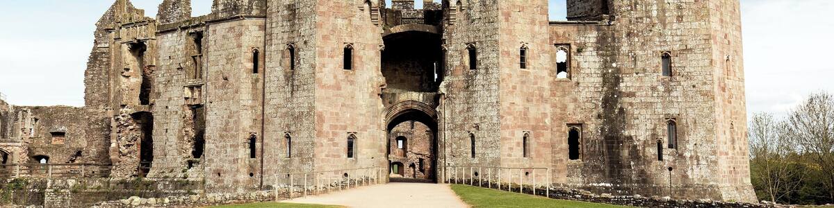 Grand 15th-century castle that eventually fell to Parliamentary forces during the English Civil War (1646). The castle was surrendered mostly in-tact, but was slighted (purposefully disabled) to prevent any future use as a fortification.
Today it's an atmospheric ruin that makes for a fun visit.