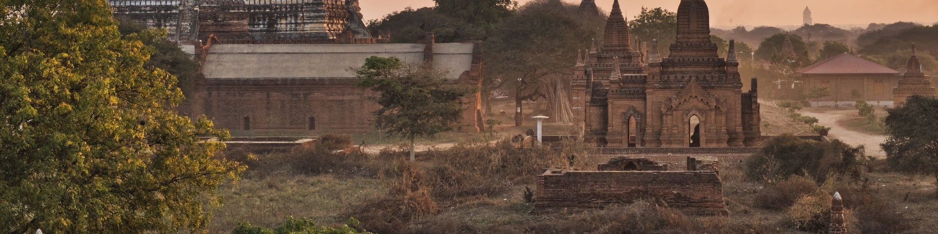 Sunrise over the temples of the mystical Bagan. Worth to get up at 4am to watch the Ballons rise above this mystical place!
#BvS100k
#BvSSquad