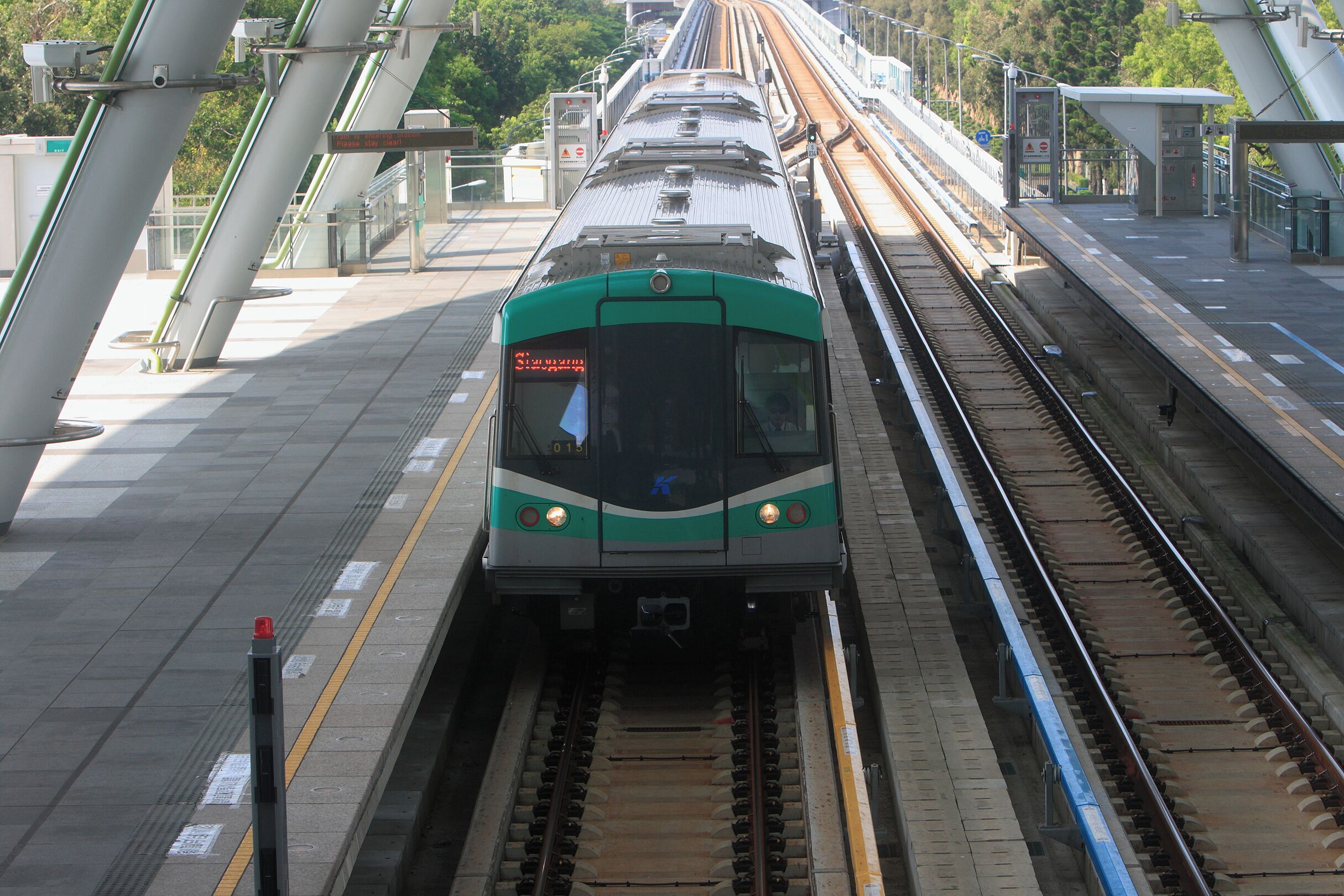 高雄 > 捷運世運站