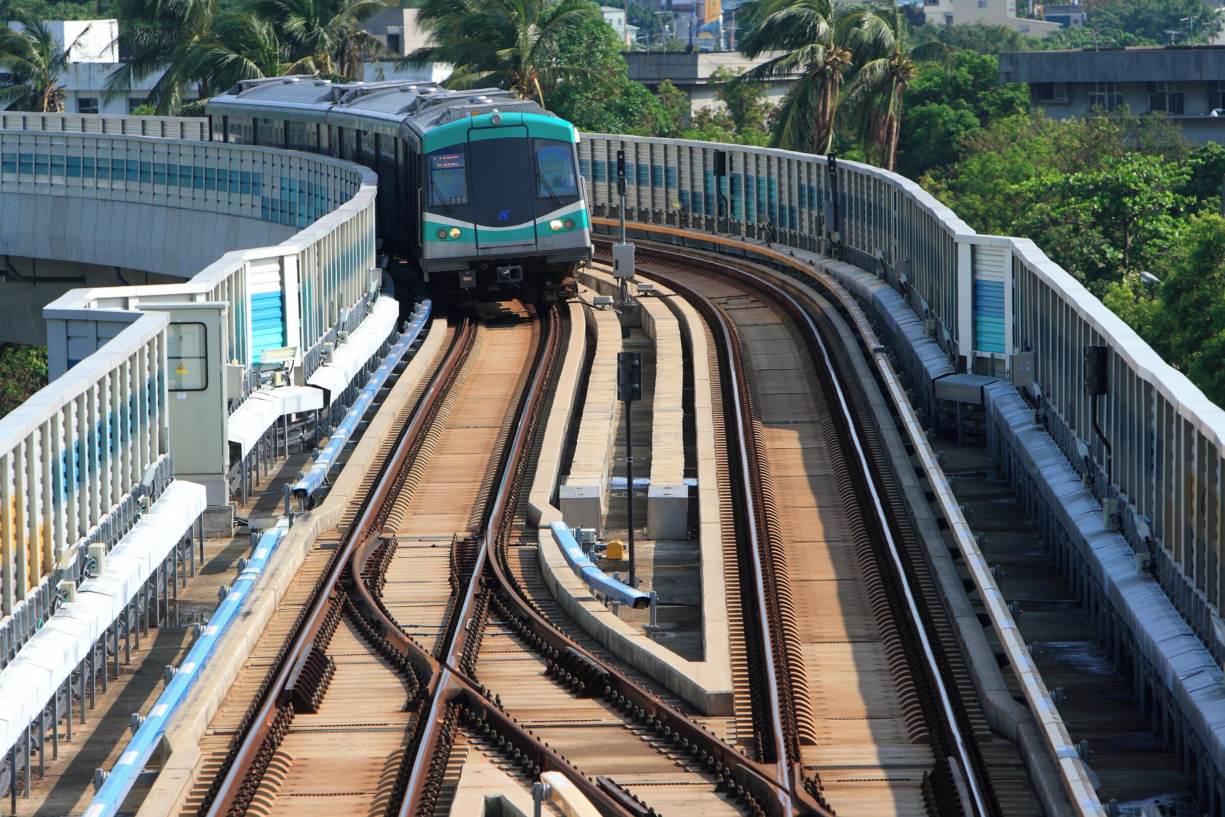 高雄 > 捷運世運站