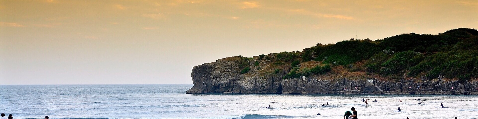 The Cijin Beach (旗津海水浴場) is a hot spot for surfing, it’s located in Qijin Island, Kaohsiung, Taiwan.
#Taiwan #Kaohsiung #beach #sea #Asia #BeachTips #surf