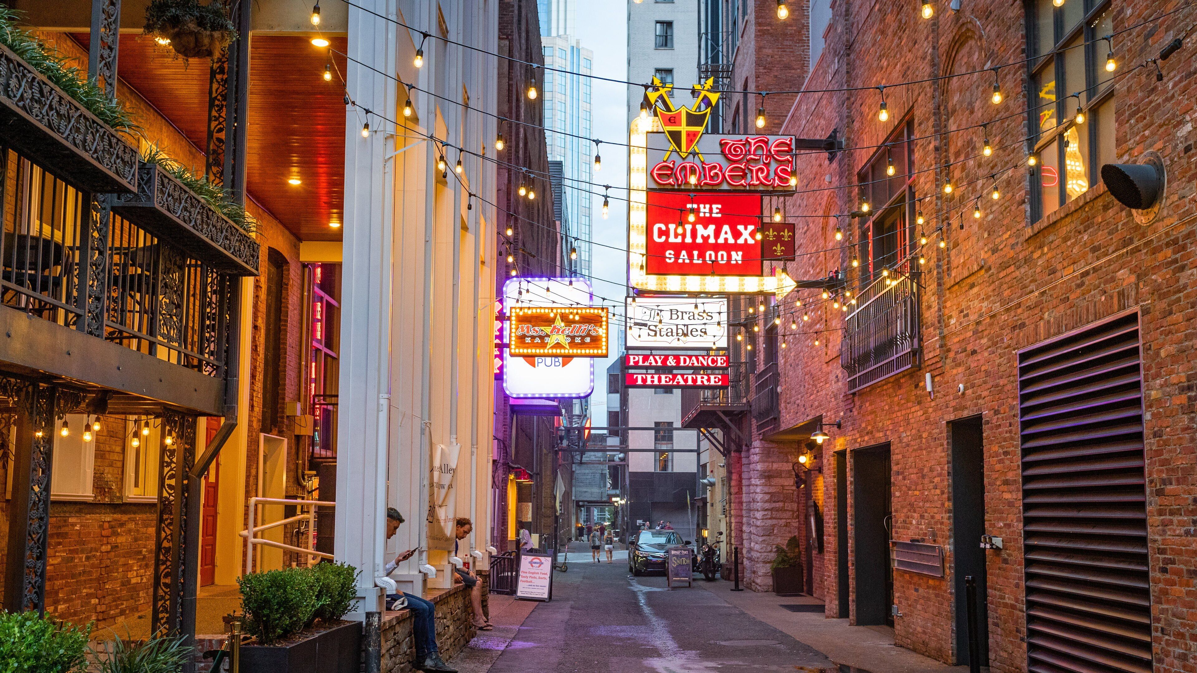 Printer\'s Alley showing signage and night scenes