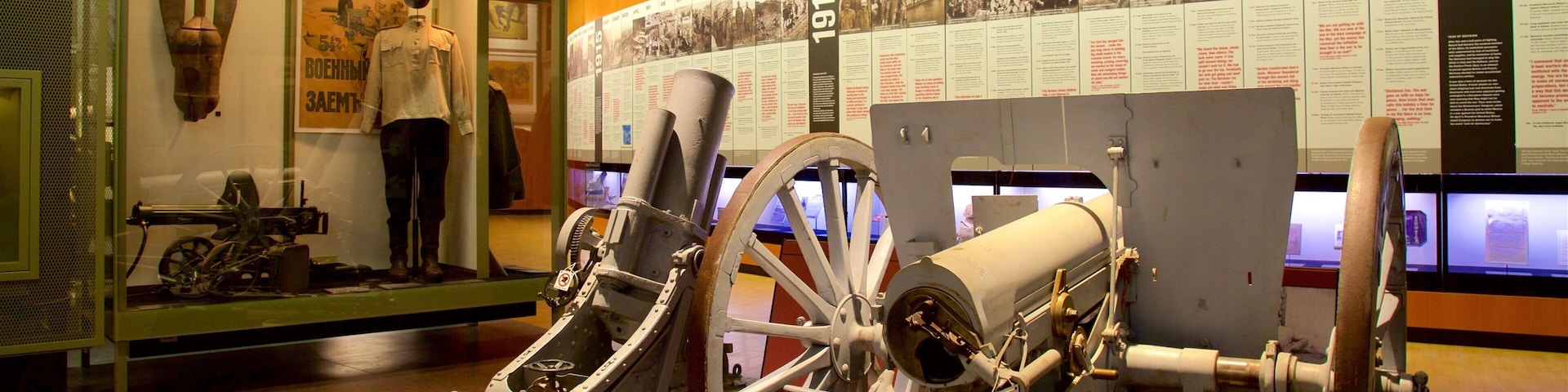 National World War I Museum at Liberty Memorial mit einem Geschichtliches und Innenansichten