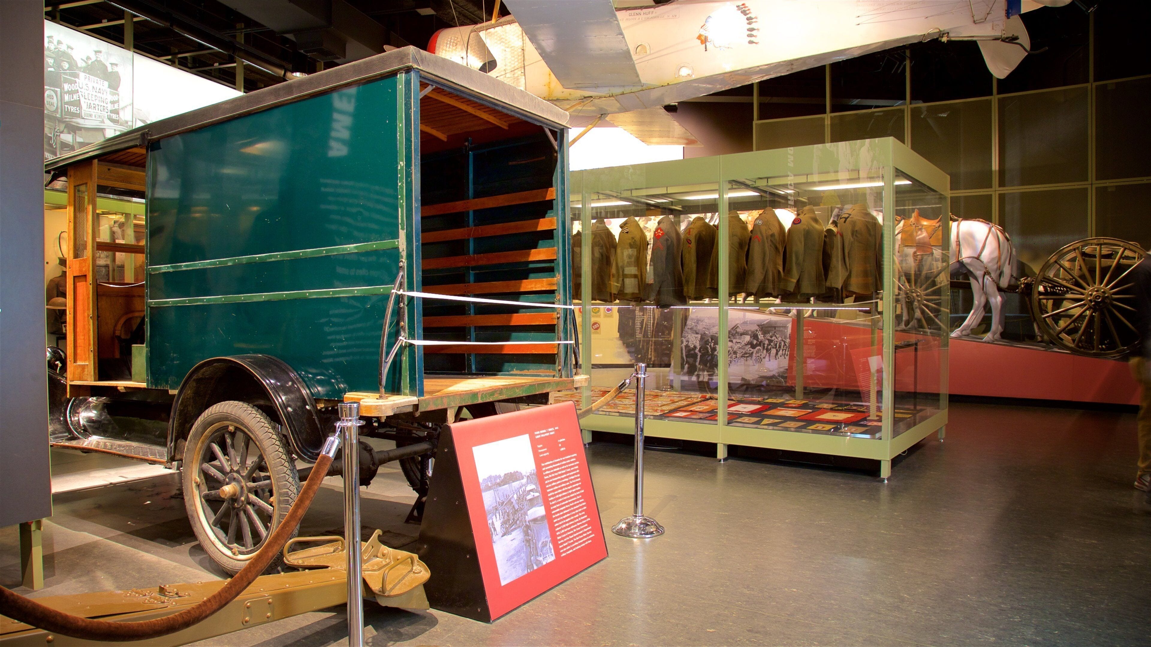 National World War I Museum at Liberty Memorial presenterar historiska element och interiörer