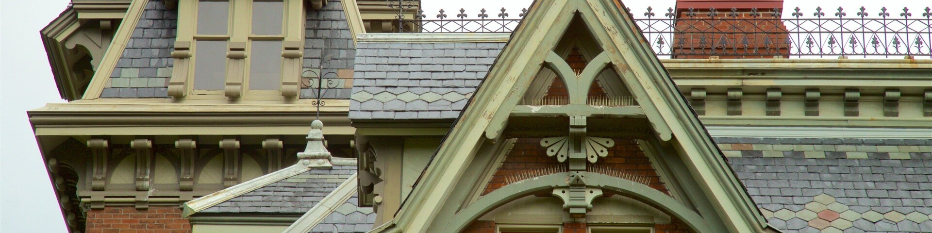 Vaile Mansion featuring heritage elements