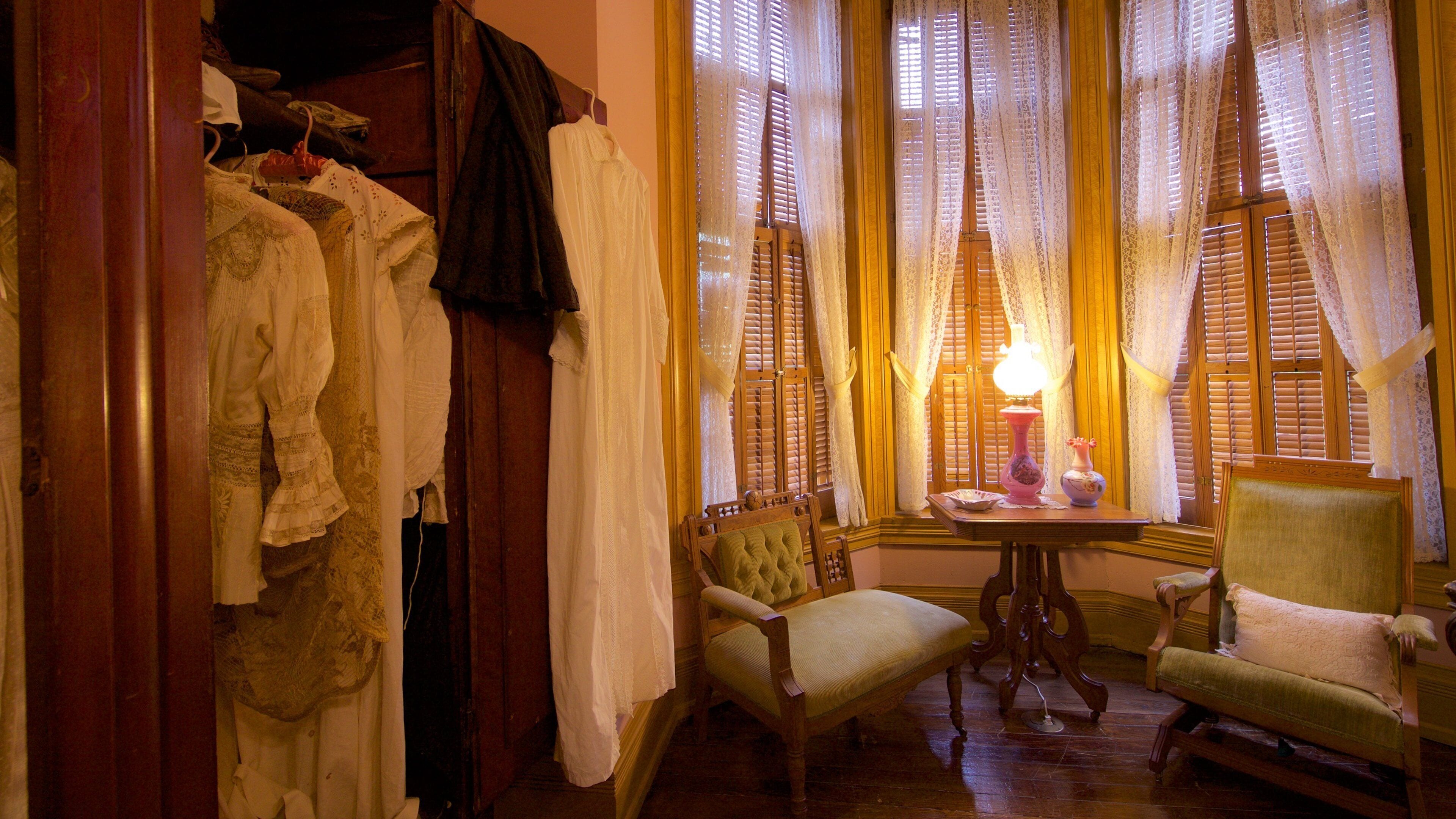 Vaile Mansion which includes a house, interior views and heritage elements