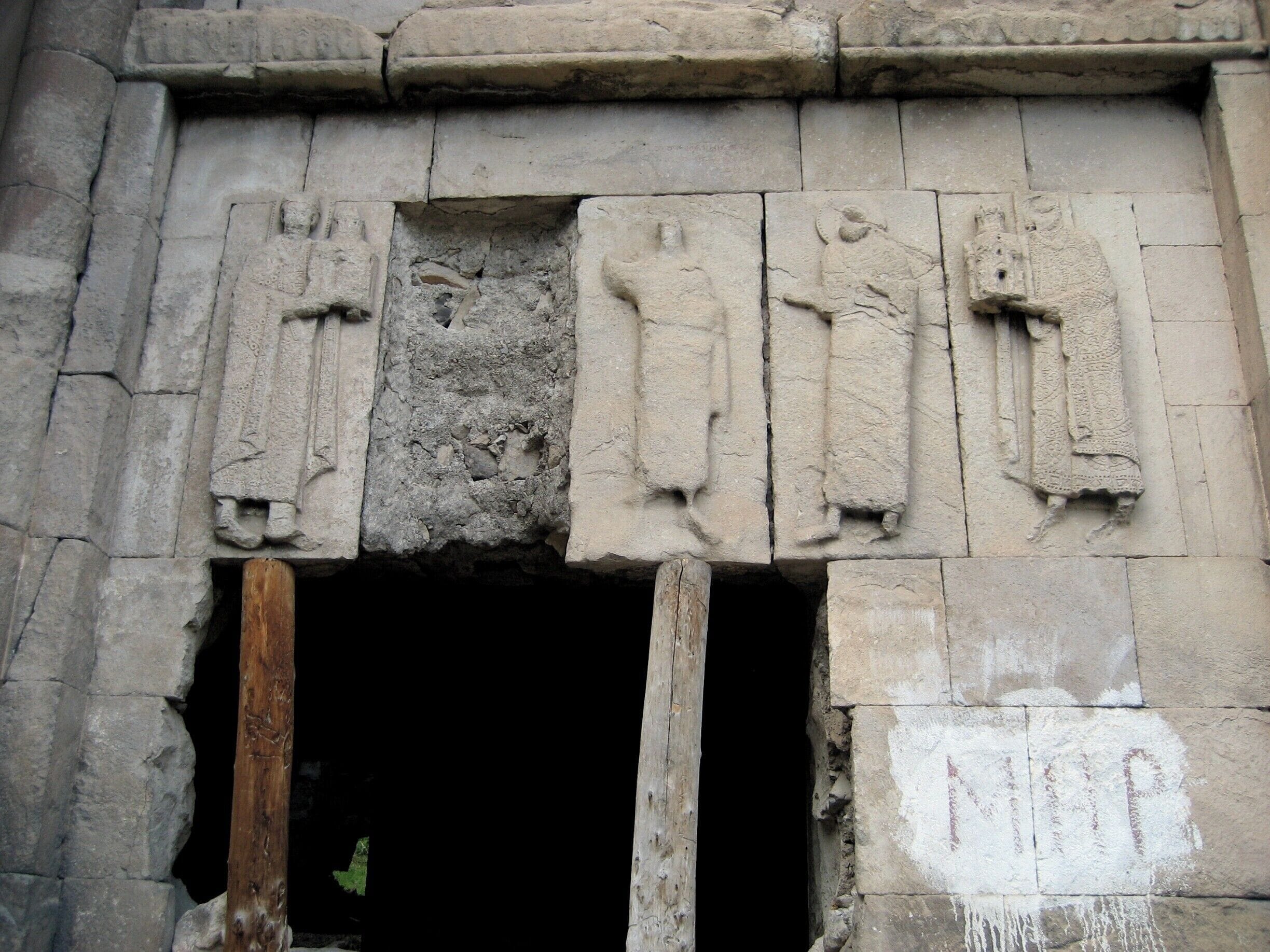 Not in good condition! Too often we see the results of painstaking reconstruction and renovation. In some places the money and expertise is just not available. This Georgian church in the hidden valleys of north-east Turkey is one such case. #Details