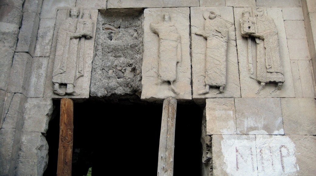 Not in good condition! Too often we see the results of painstaking reconstruction and renovation. In some places the money and expertise is just not available. This Georgian church in the hidden valleys of north-east Turkey is one such case. #Details