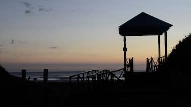 amanecer en la costa