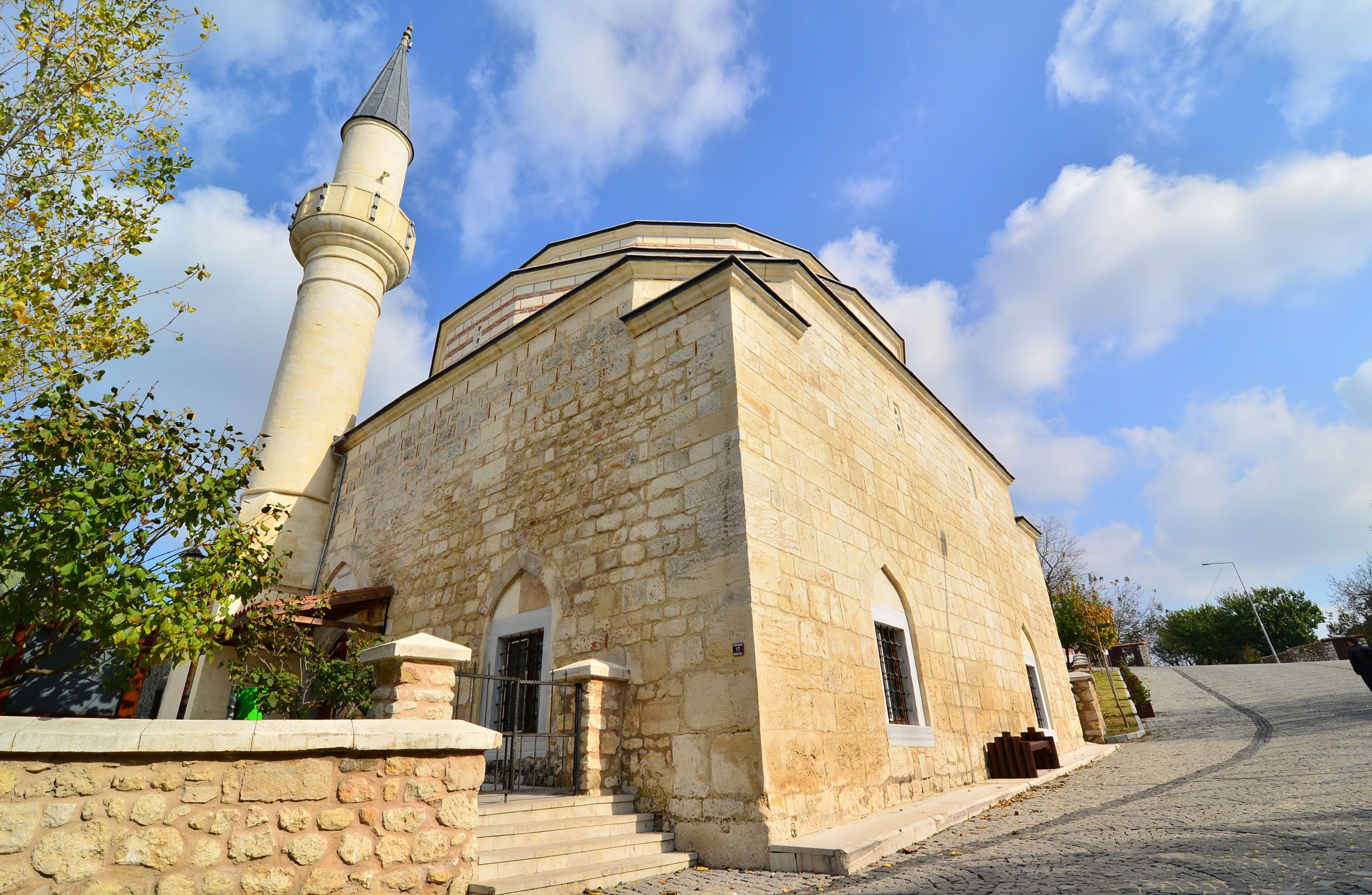 Hasan Pasha Mosque is in Vize, Kirklareli, Turkey.
