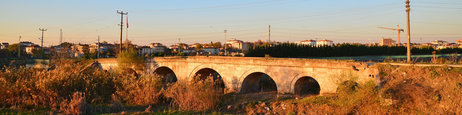 Buyukkaristiran Bridge, located in Luleburgaz, Turkey, was built by the Ottomans in the 16th century.