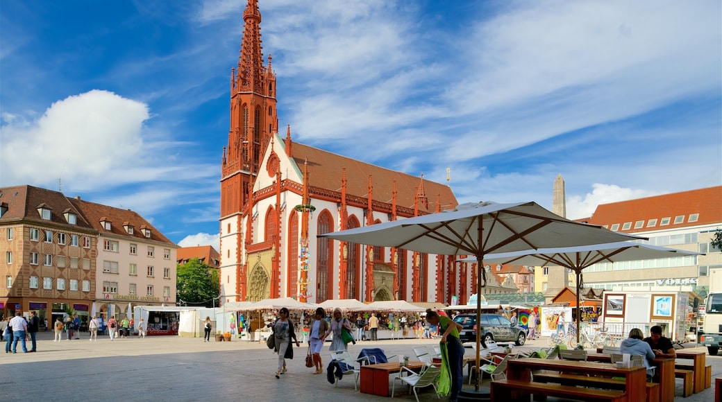Marienkapelle que incluye elementos patrimoniales, una plaza y mercados