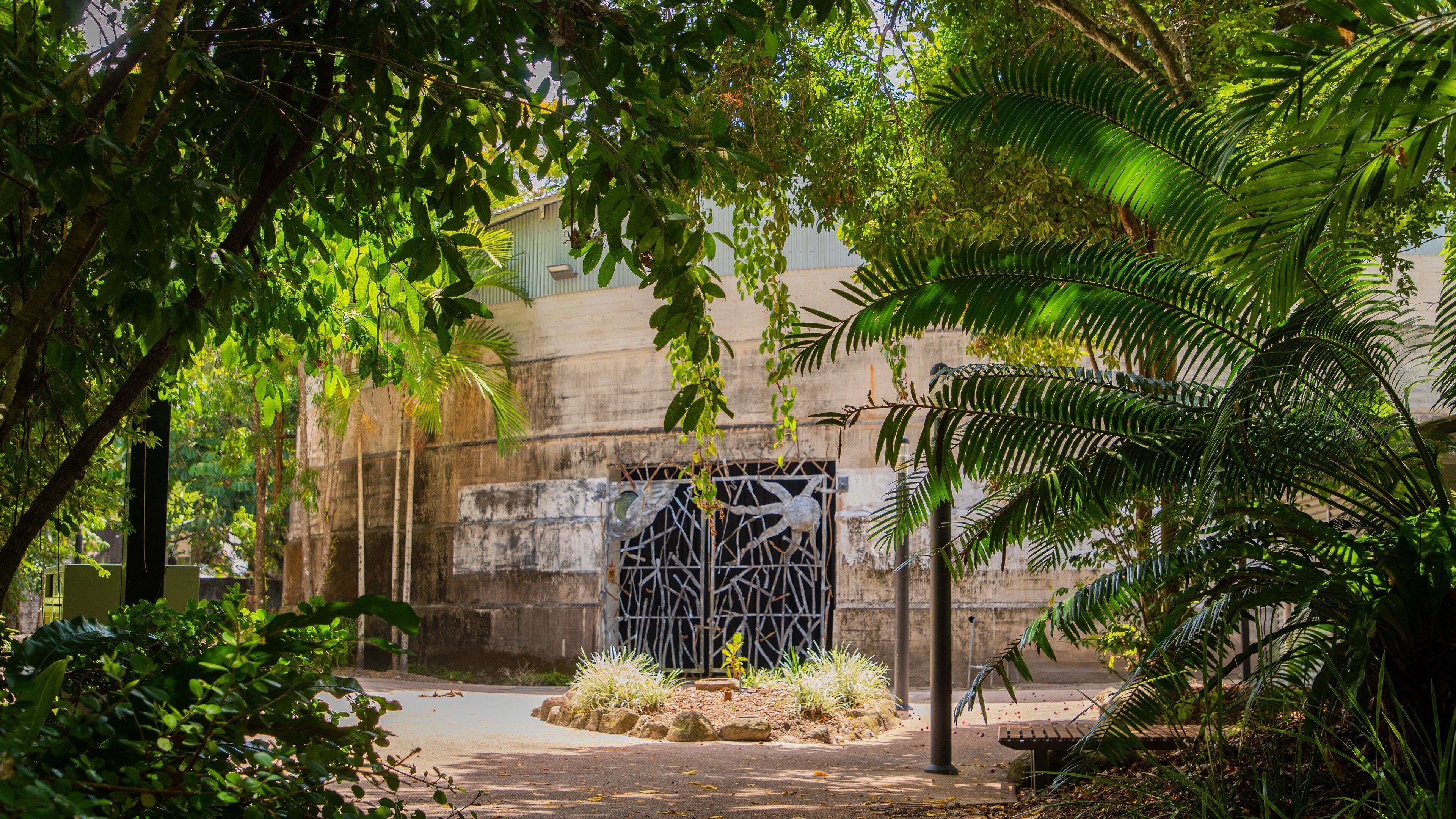 Centenary Lakes Botanic Gardens showing a garden