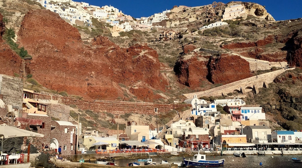 The #Red rock caldera where the town of Oia is perched on top and Amoudi Bay where people come to visit during Sunset, while having their early dinner is one of the daily activities in Santorini. This was also the scene where Alexis Bledel was Sketching by the dock in sisterhood of the travelling pants.