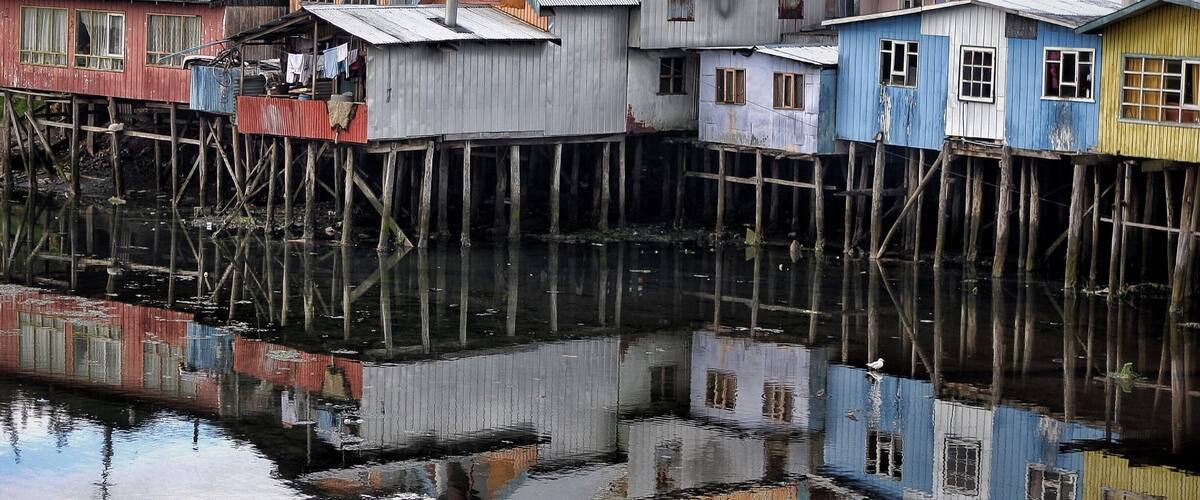 These are the stilt houses popular is the region. Castro city. #chile #patagonia #chiloe #castrocity #stilthouses #stunningstructures