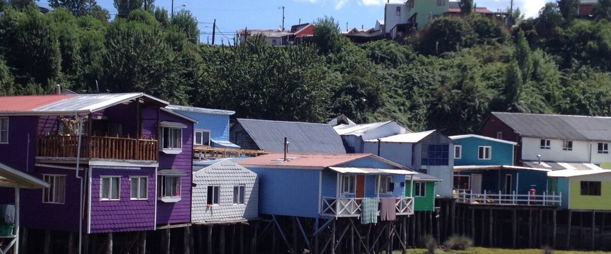 Pretty little fisherman's huts on the small island of Chiloe! đŁ