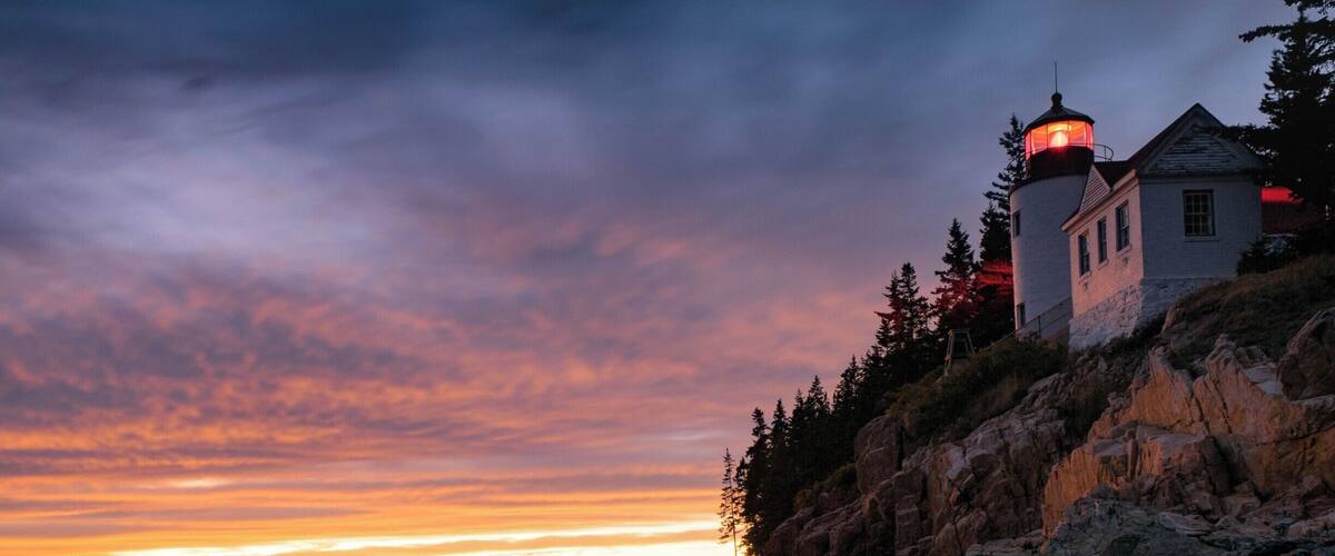 I was so lucky to get this shot. Battled traffic and had a short run to get there just as the sun set. Just missed the best light but still came away with this. It's an iconic location but with light like this how could I not take the iconic shot?
#Golden