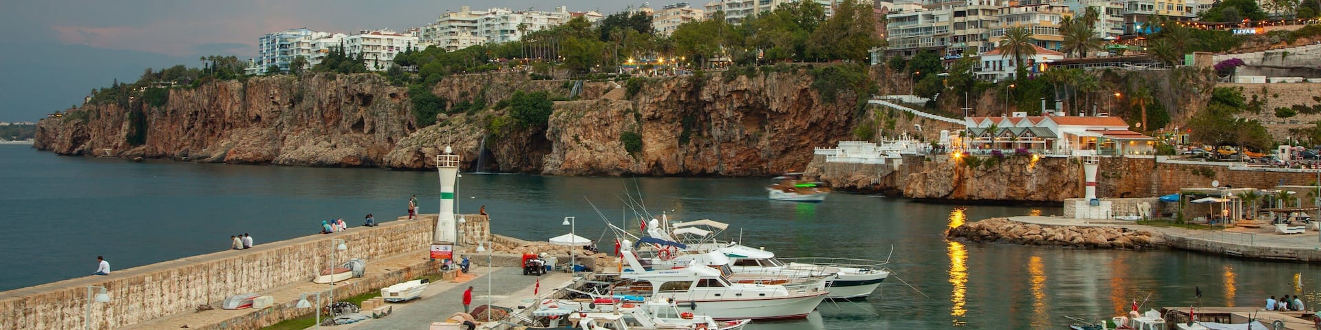 Antalya welches beinhaltet Bucht oder Hafen und Küstenort