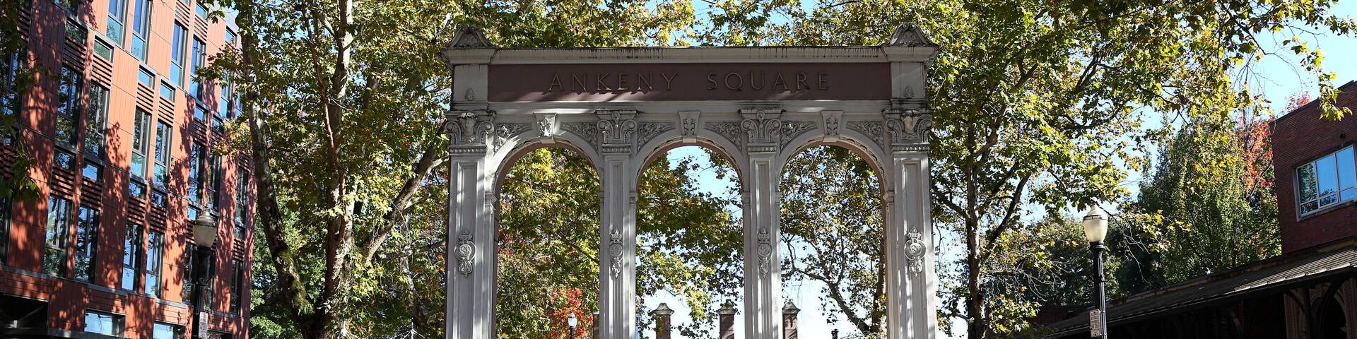 Portland, Oregon: Ankeny Square in downtown Portland