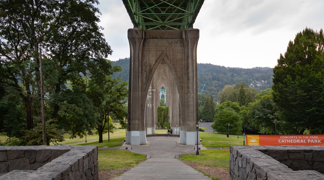 Cathedral Park showing a bridge