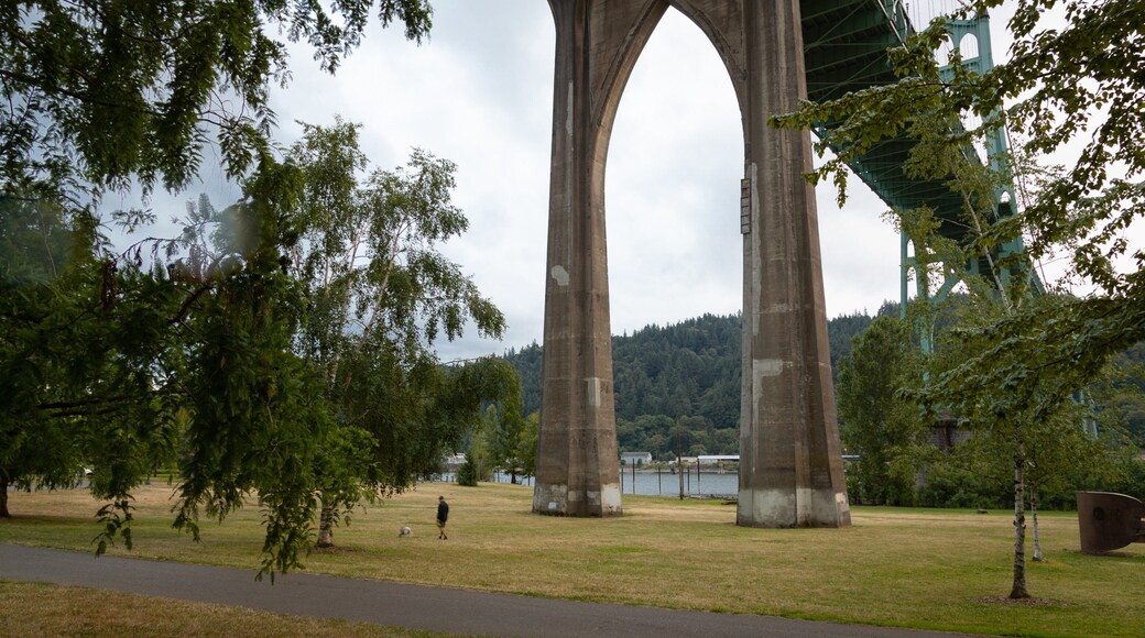 Cathedral Park showing a bridge and a garden