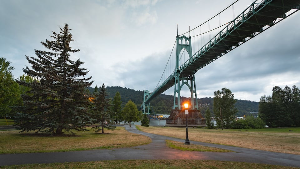 Cathedral Park which includes a garden and a bridge